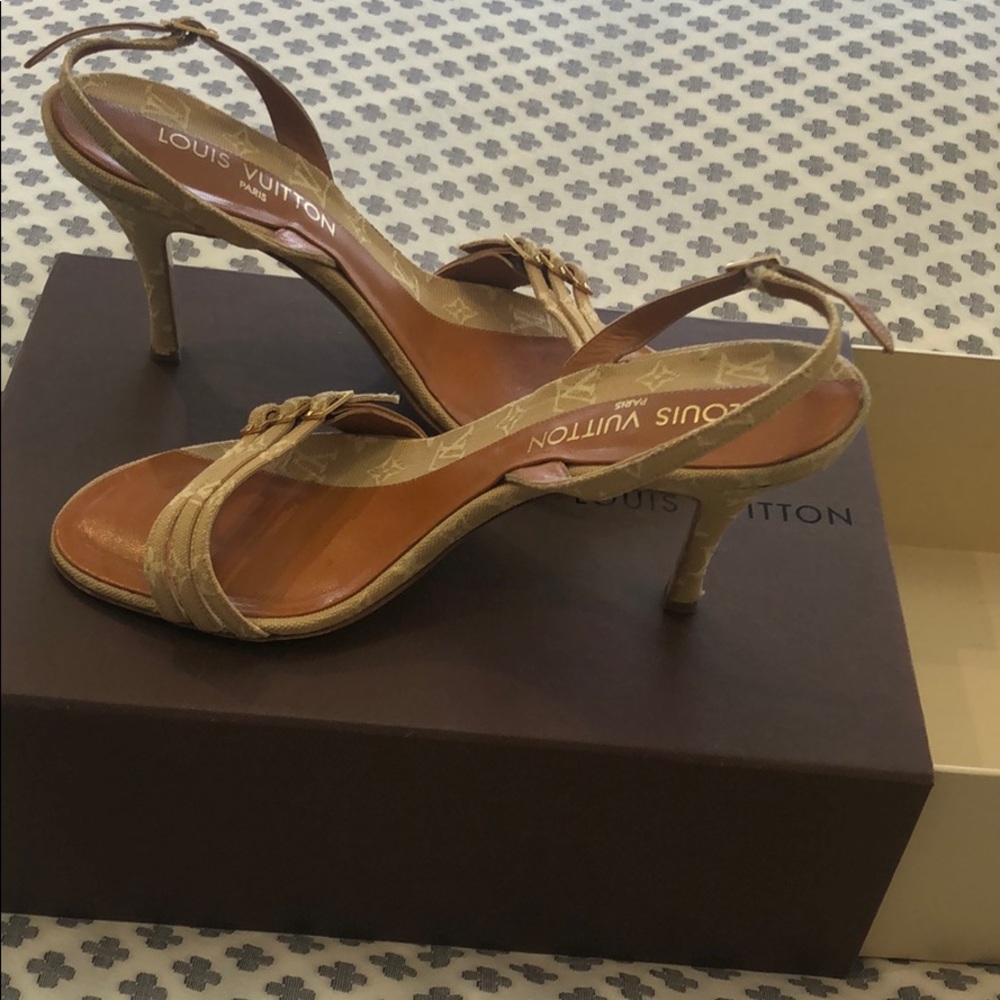 Vintage Louis Vuitton Heels (Size 38.5 US 7.5)